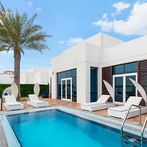 Fam Living - Sarai Beach Villas - Palm Jumeirah - Families Only فيلة دبي